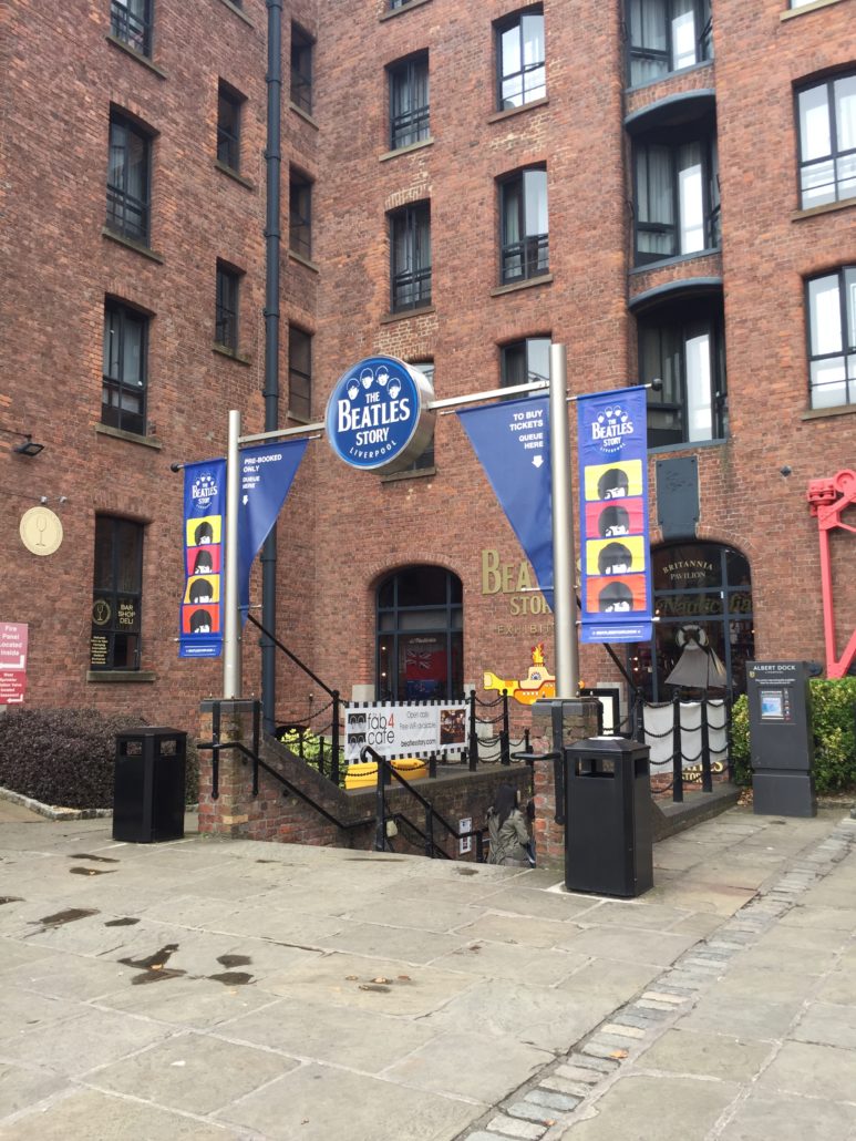 Vor dem Beatles Museum